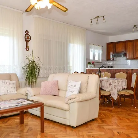 Apartment Una * Seget Vranjica