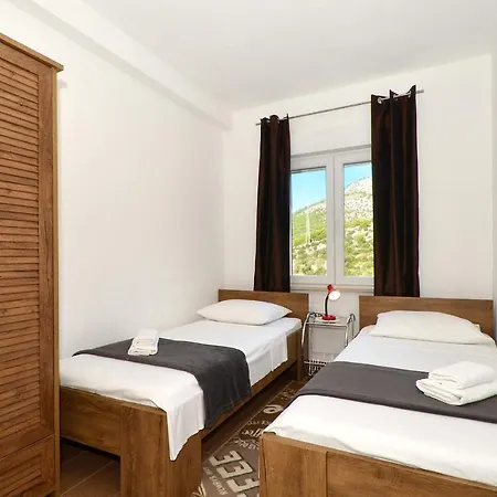 Apartment Una Seget Vranjica