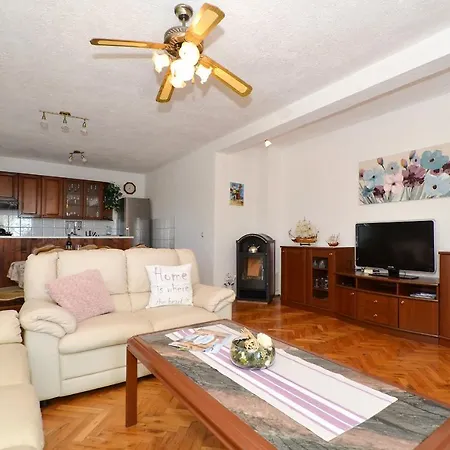 Apartment Una Seget Vranjica