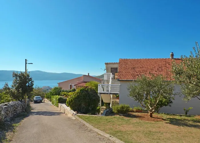 Apartment Una * Seget Vranjica